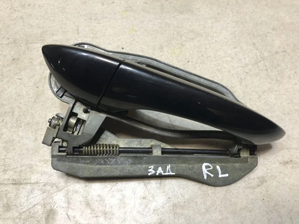 Кронштейн ручки двери левый BMW E53