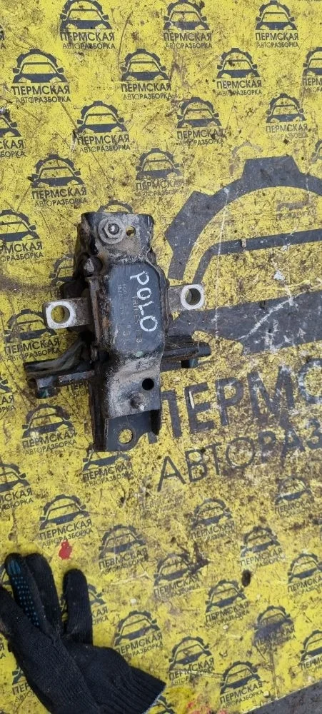 Левая опора кпп Volkswagen Polo