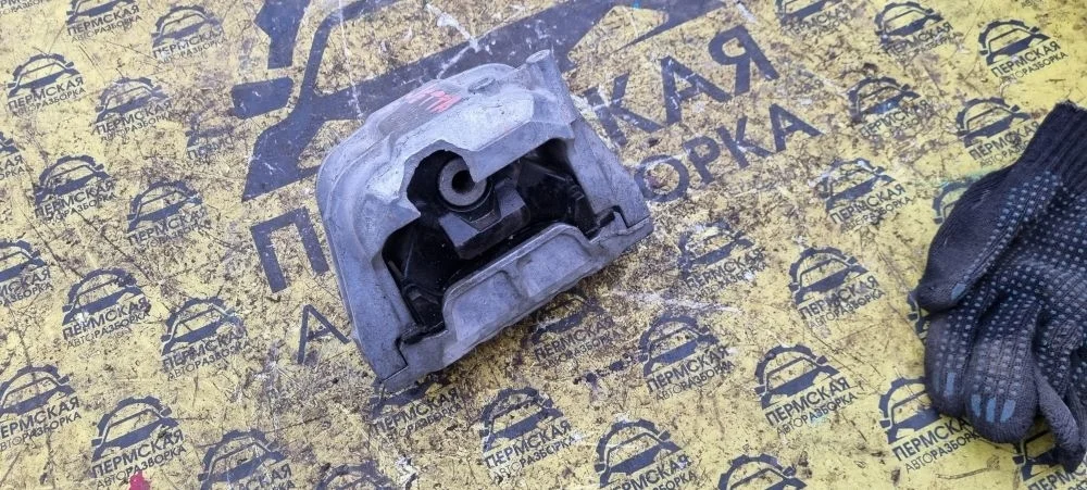 Опора двигателя volkswagen jetta 6 правая