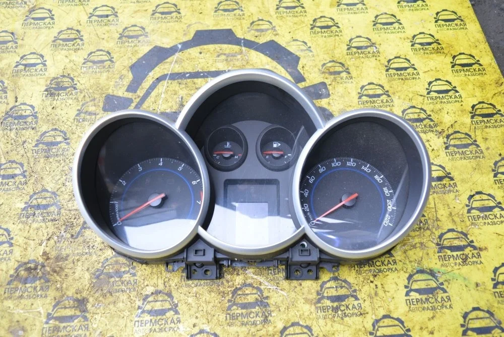 Панель приборов для Chevrolet Cruze 2009-2016