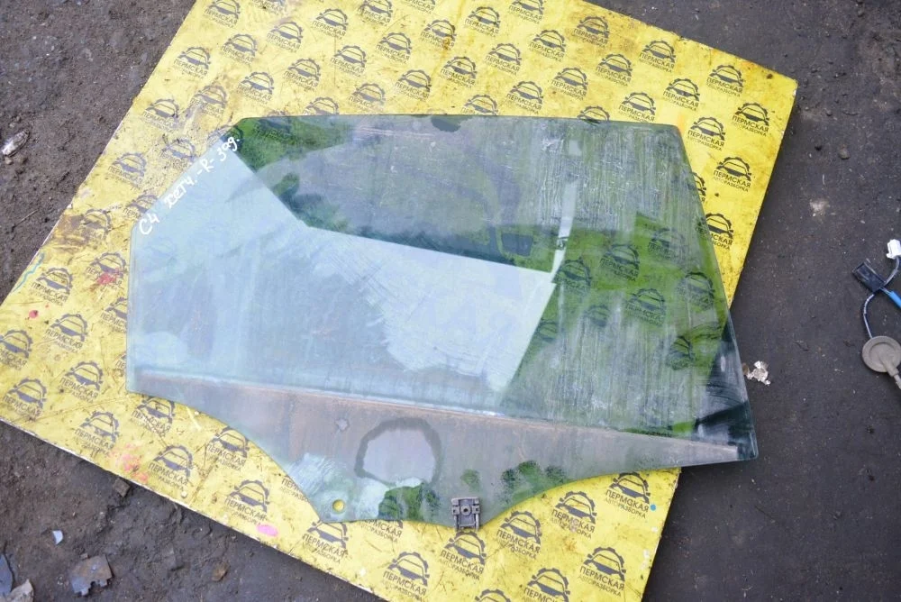 Стекло двери задней правой для Citroen C4 II 2011