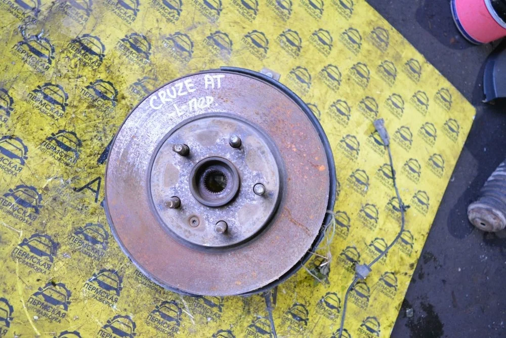 Кулак поворотный передний левый Chevrolet Cruze