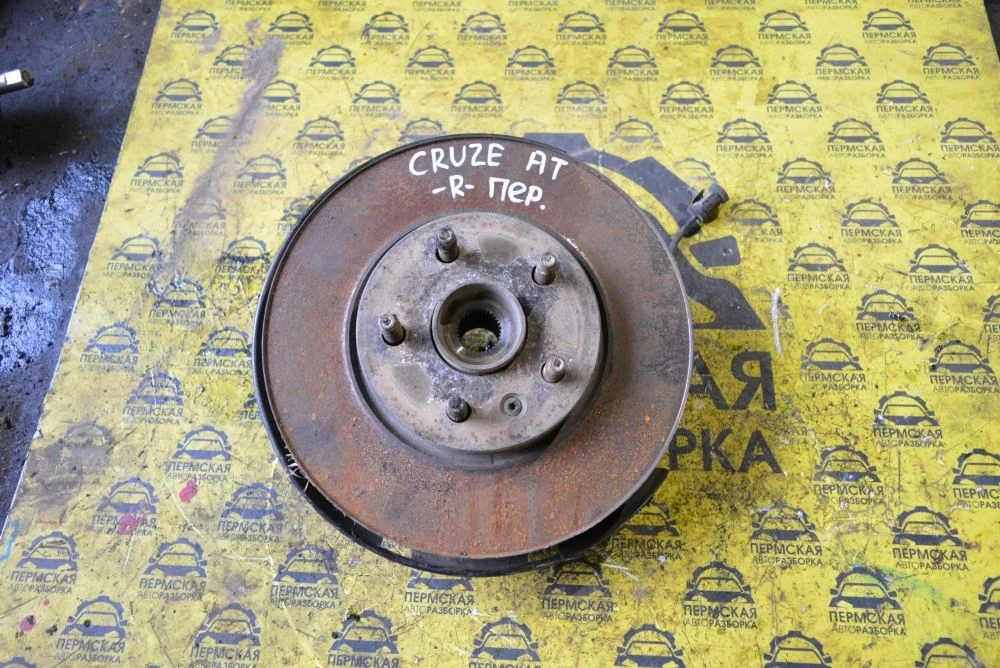 Кулак поворотный передний правый Chevrolet Cruze