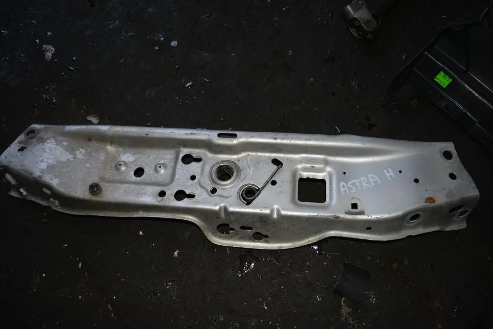 Панель передняя Opel Astra H / Family 2004-2015