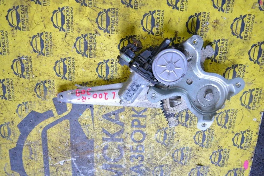 Стеклоподъемник задний правый Mitsubishi L200