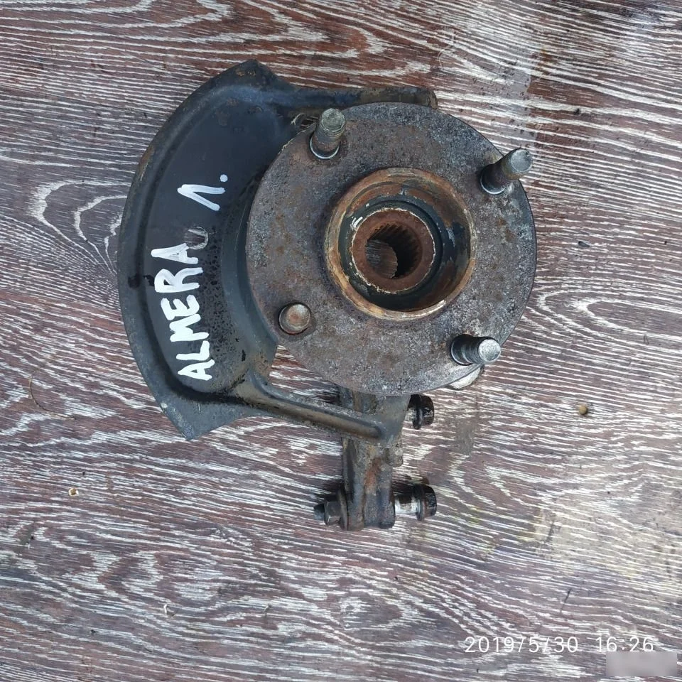 Цапфа левая Nissan Almera Classic (B10) 2006-2013