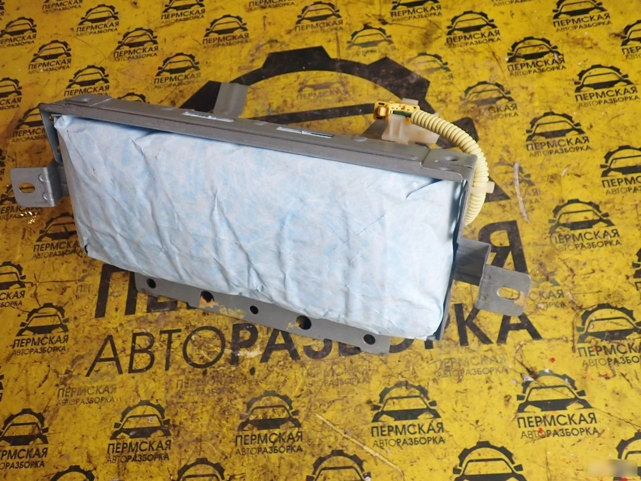 Подушка безопасности пассажирская (в торпедо) для