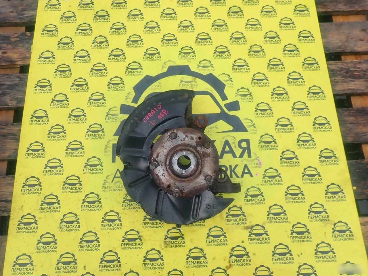 Кулак поворотный передний левый Kia Cerato 09-13