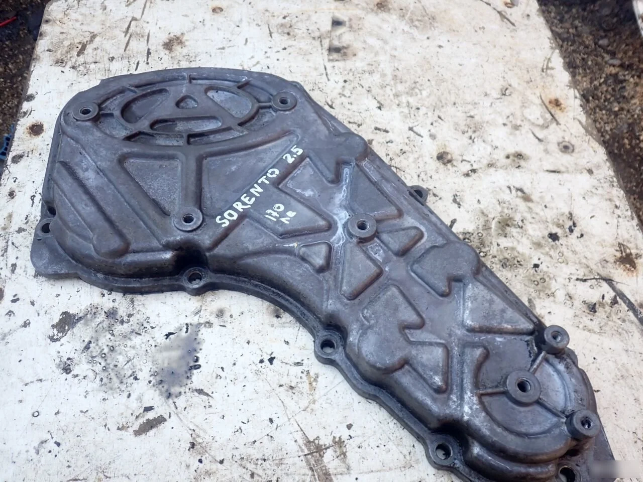 Крышка двигателя передняя Kia Sorento 2002-2009
