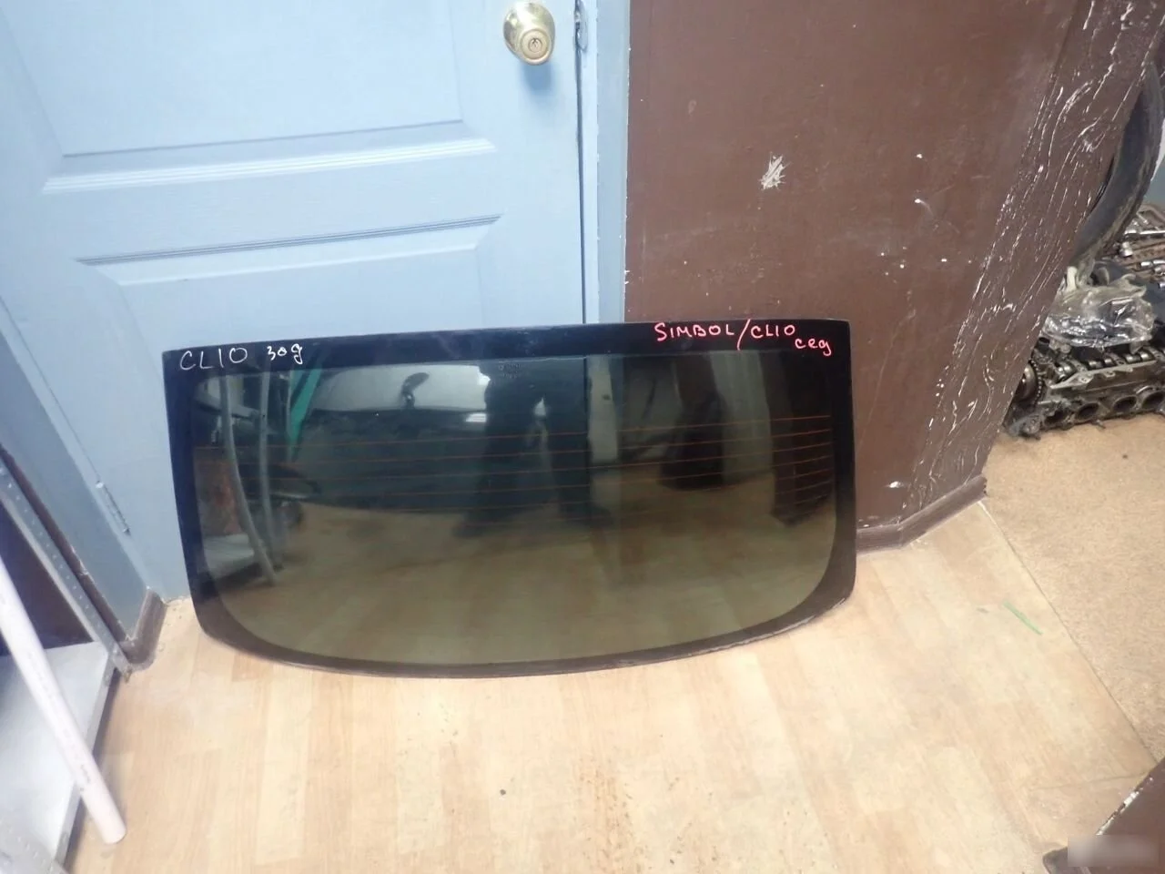 Стекло заднее для Renault Clio II/Symbol 1998-2008