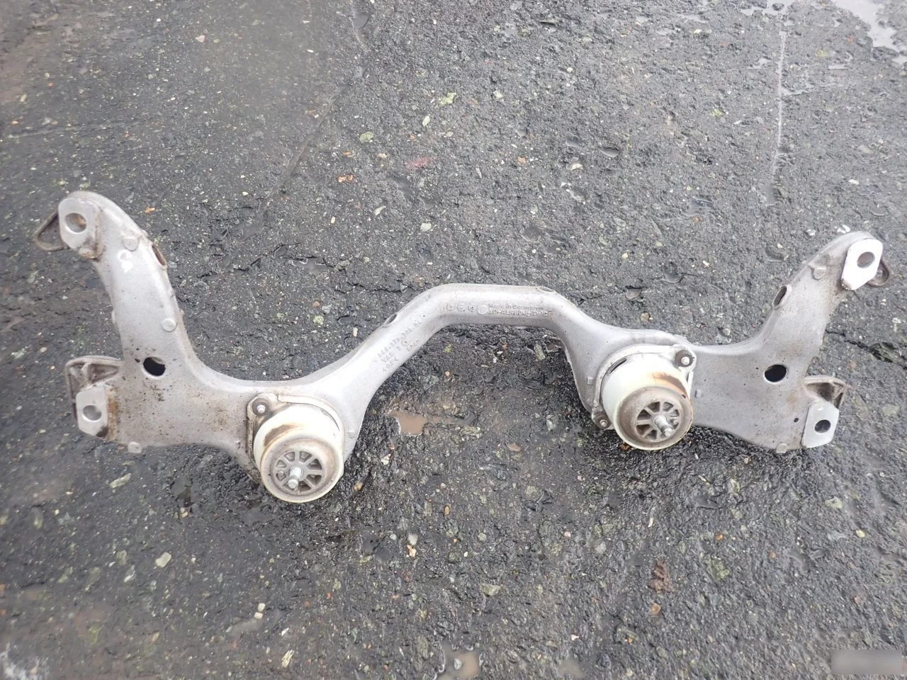 Балка передняя поперечная Porsche Cayenne 2