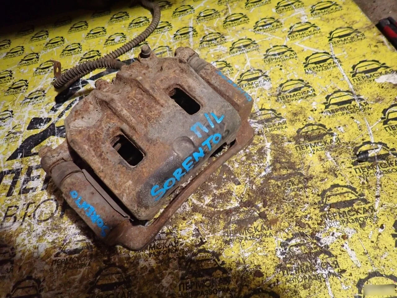 Суппорт тормозной передний левый Kia Sorento 1