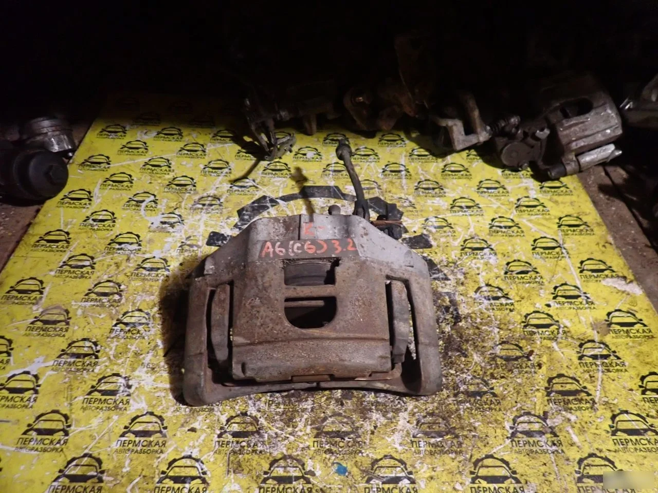 Суппорт тормозной передний правый для Audi A6 C6