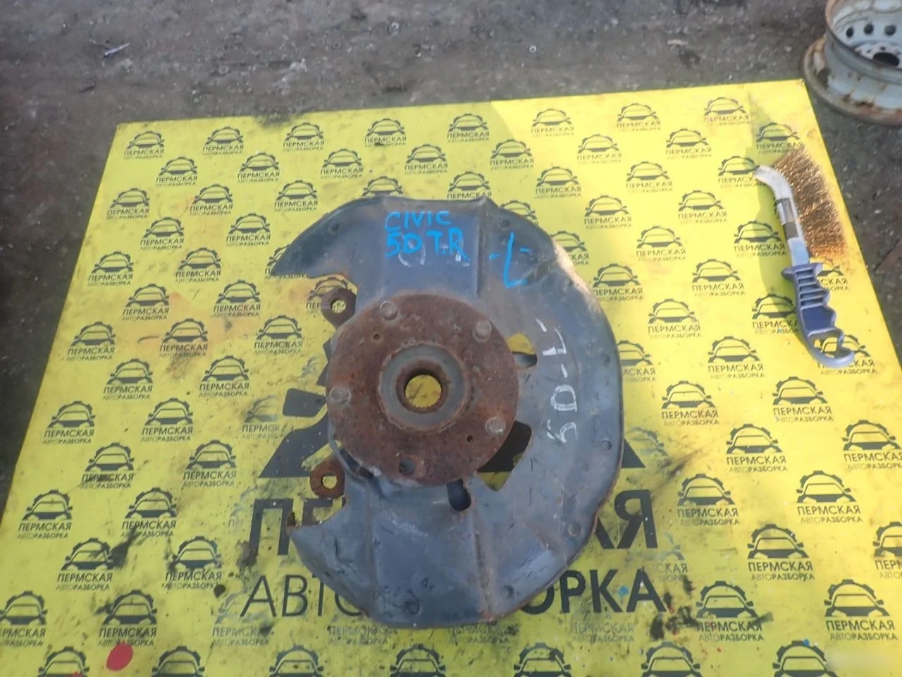 Кулак поворотный передний левый для Honda Civic 5D