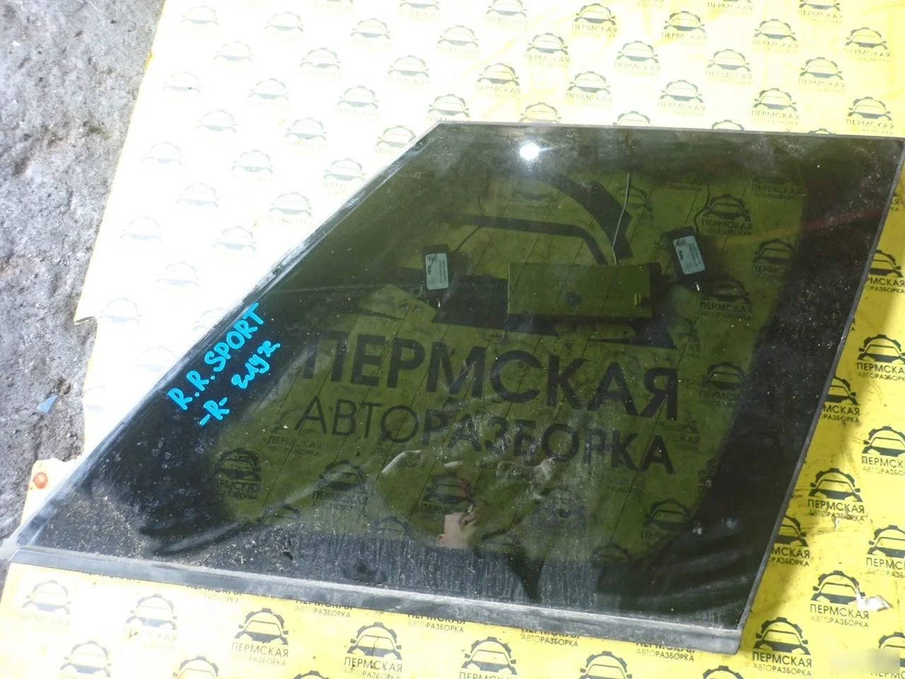 Стекло кузовное правое Range Rover Sport 2005-2012