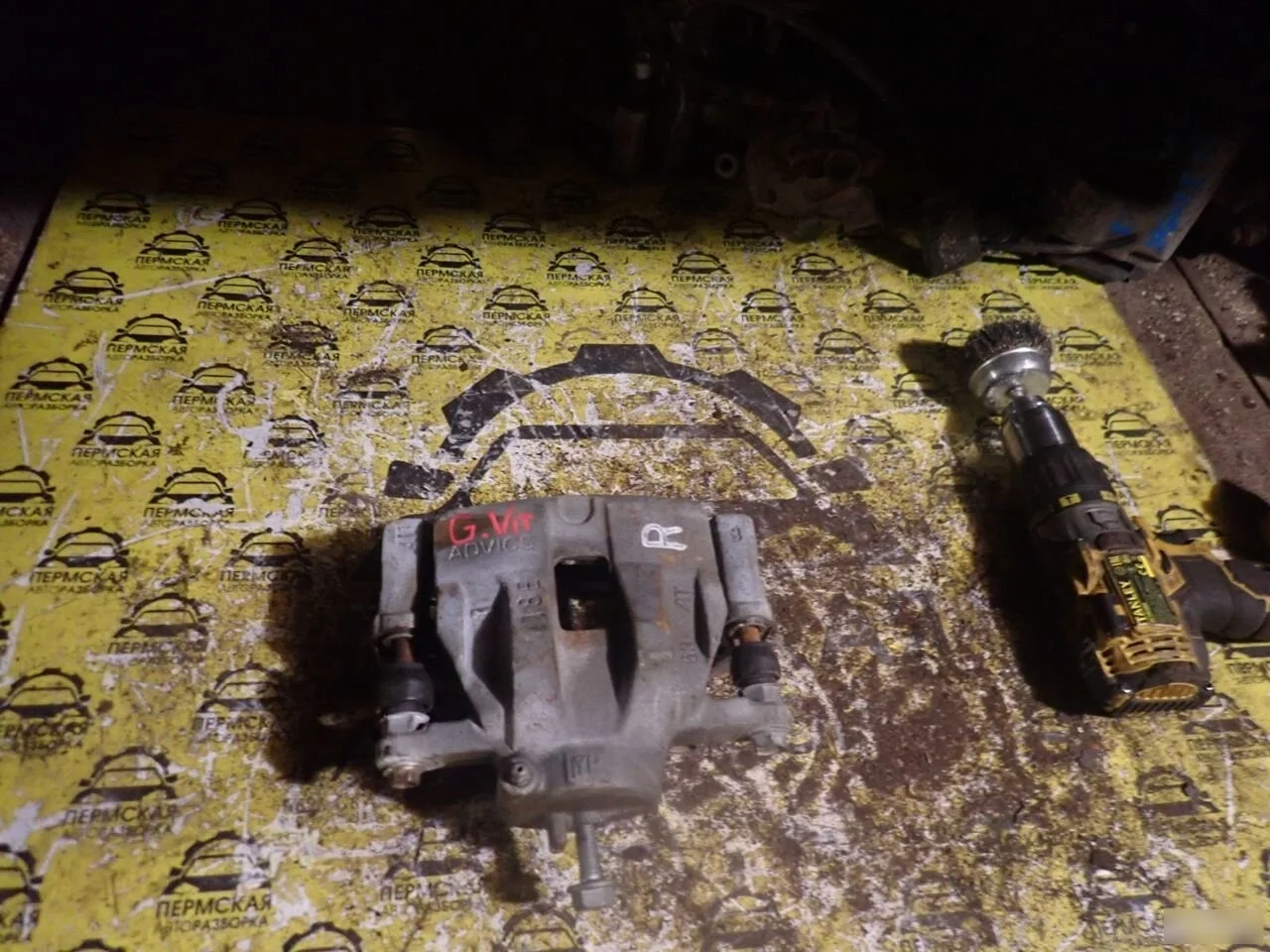 Суппорт передний правый Suzuki Grand Vitara 05-15