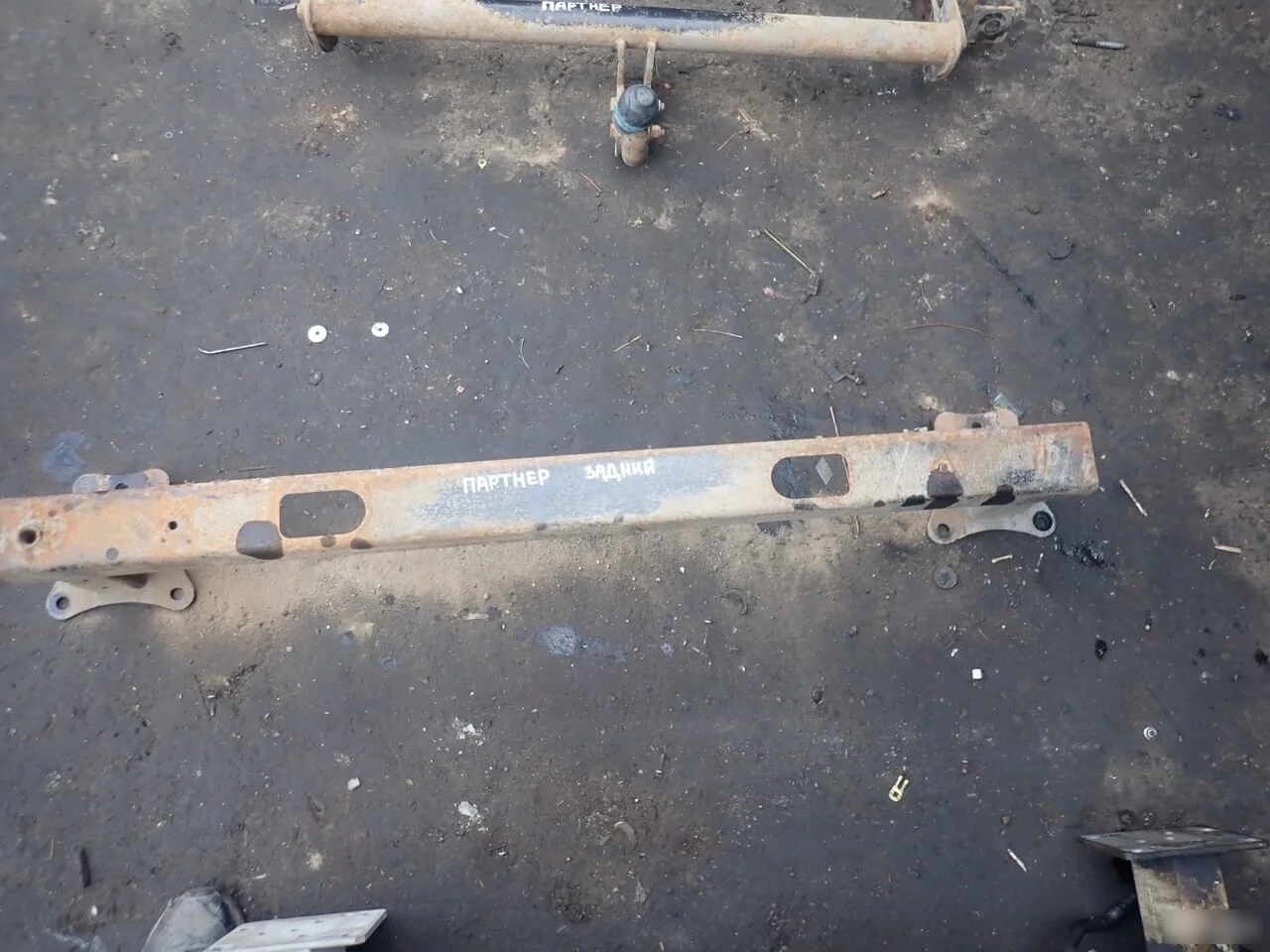 Усилитель заднего бампера для Peugeot Partner