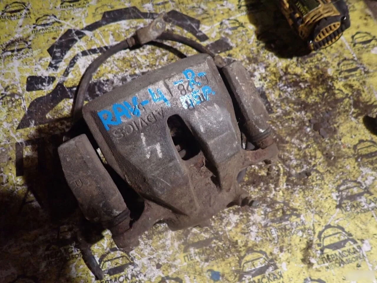 Суппорт тормозной передний правый для Toyota RAV 4
