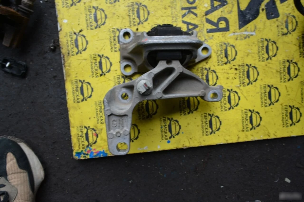 Опора двигателя правая для Renault Fluence 2010-20