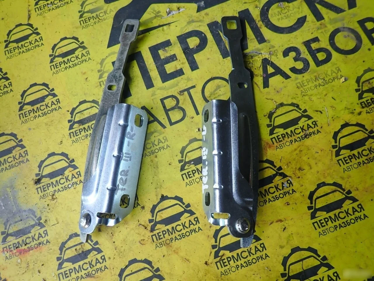 Петля капота Nissan Terrano III D10