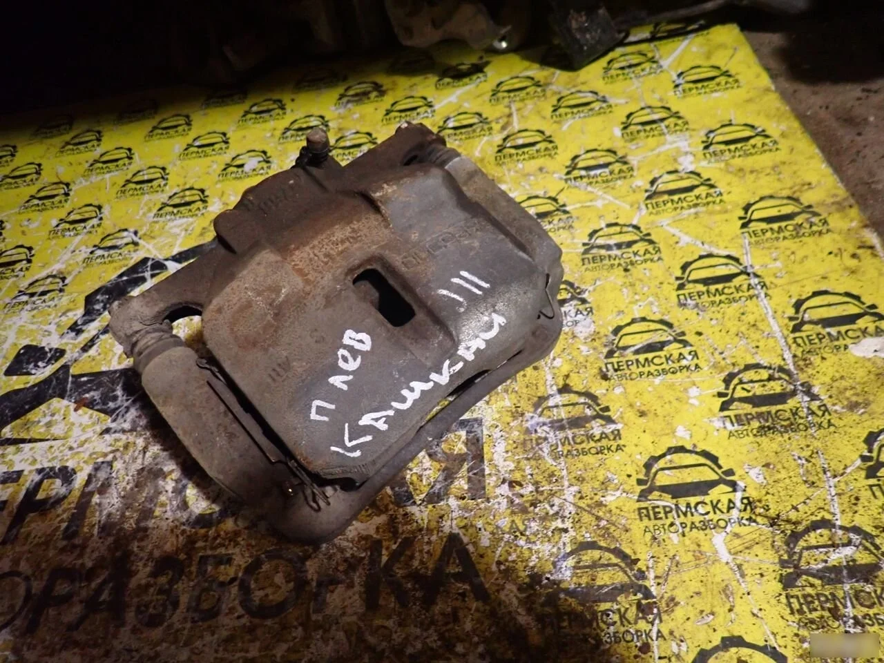 Суппорт передний левый Nissan Qashqai J11