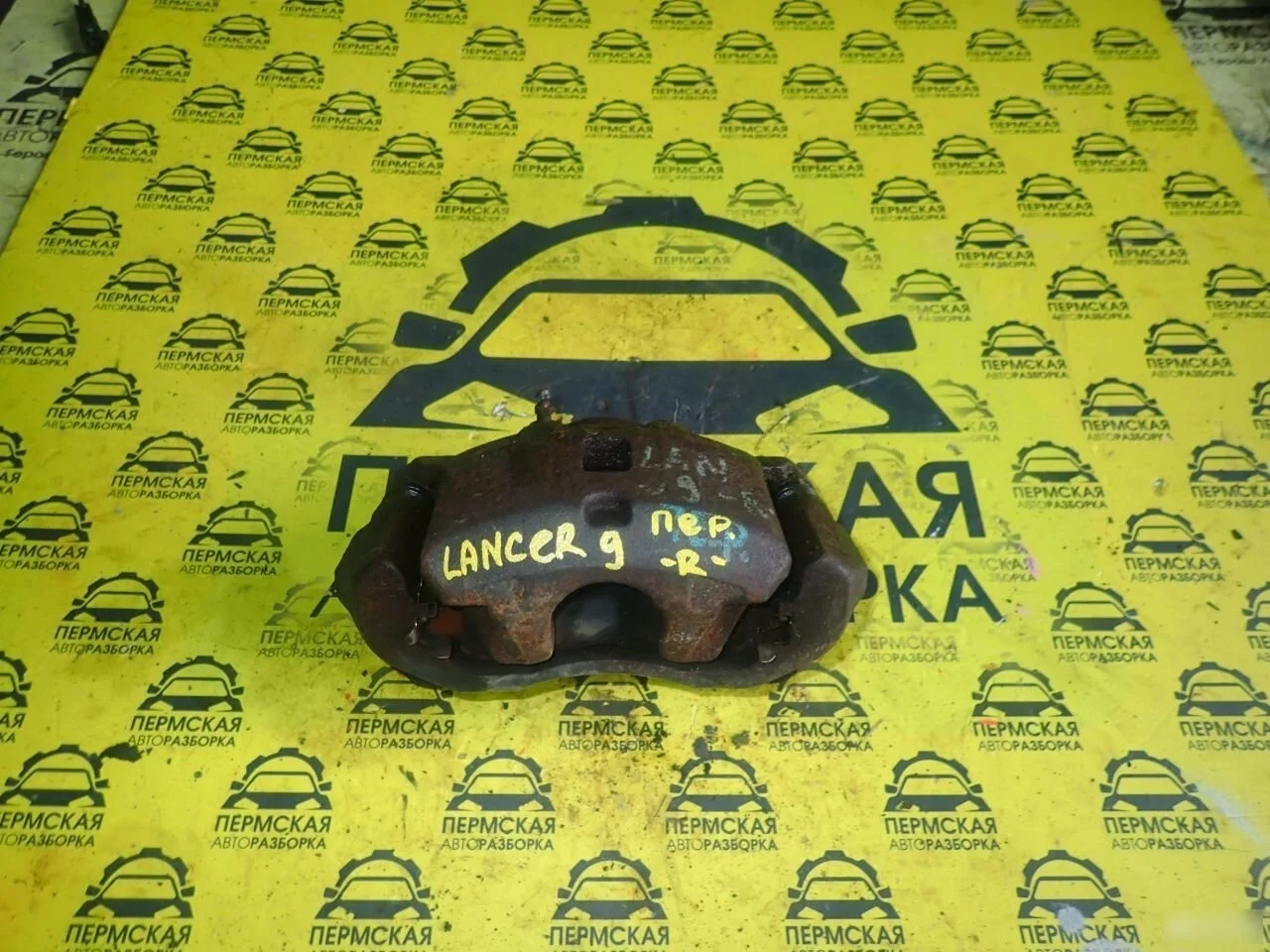 Суппорт передний правый Mitsubishi Lancer 9