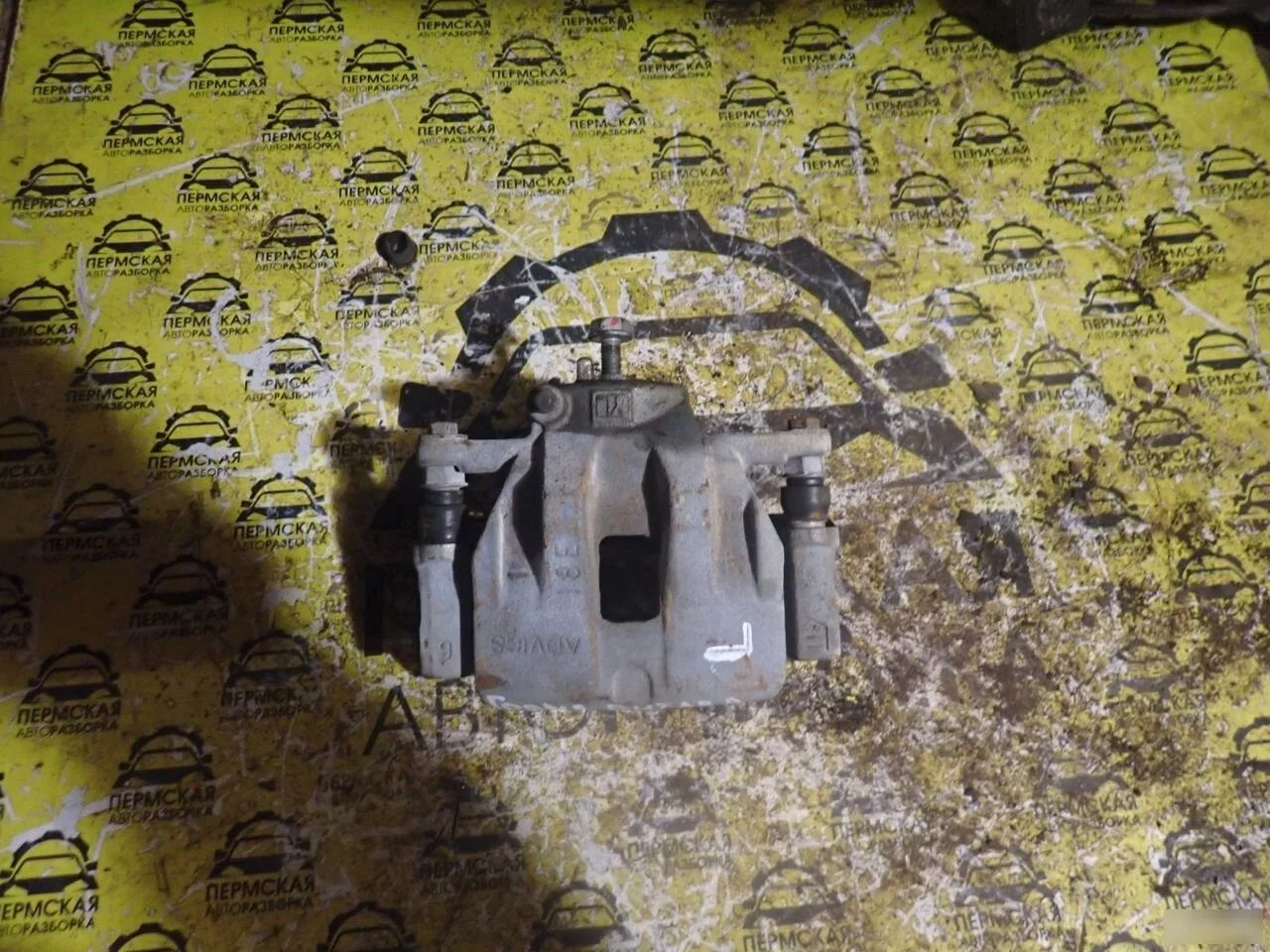 Суппорт тормозной передний левый для Suzuki Grand