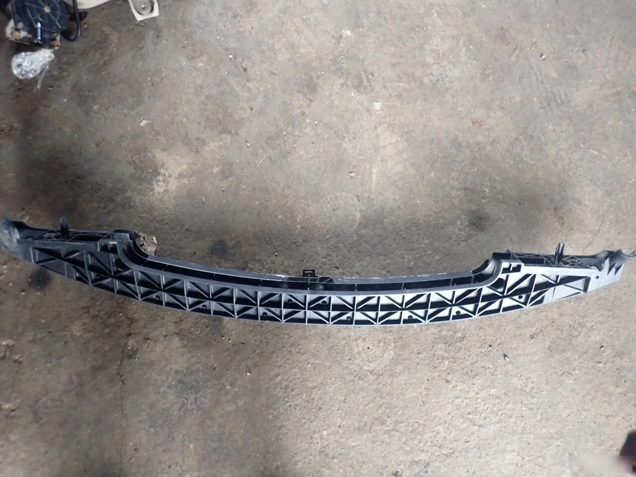 Усилитель переднего бампера Peugeot 206 1998-2012