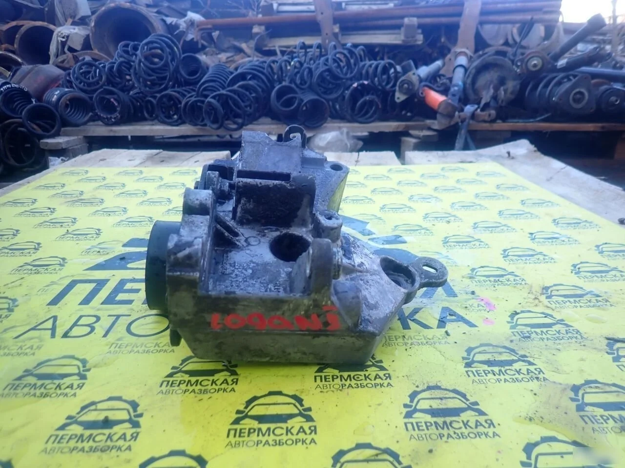 Кронштейн генератора для Renault Logan II 2014)