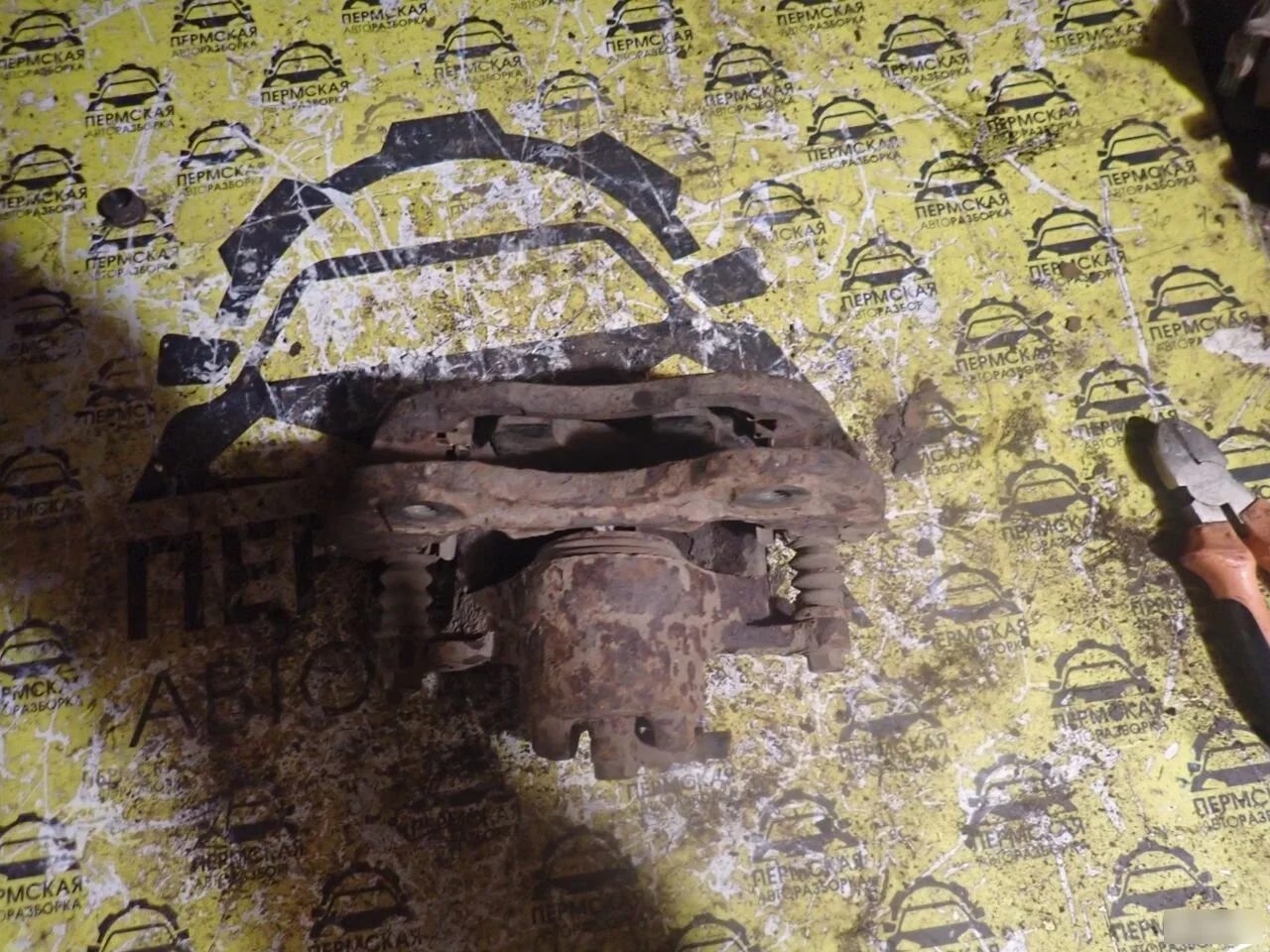 Суппорт передний левый Mitsubishi Lancer 9