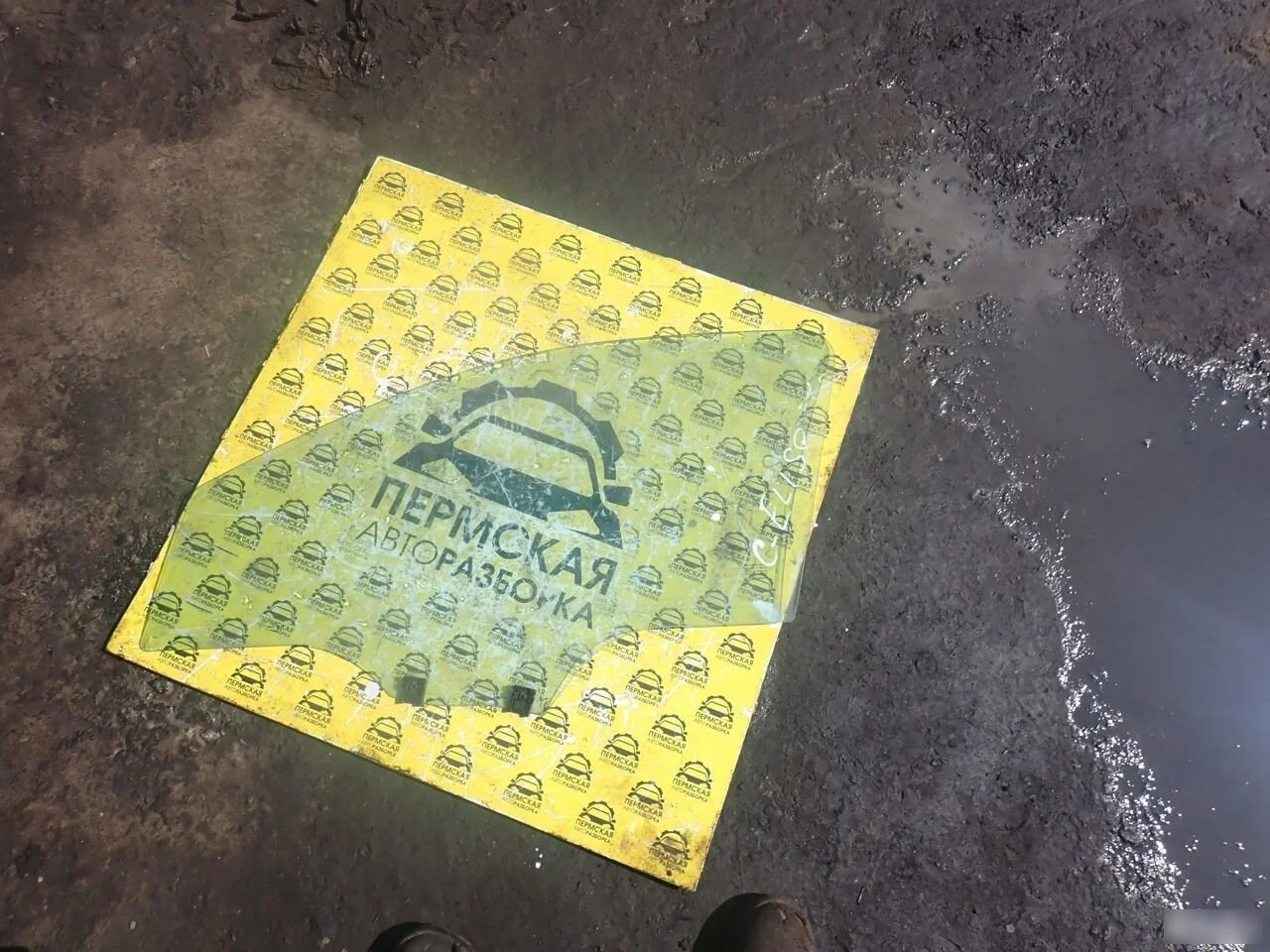 Стекло двери передней левой для Citroen C-Elysee