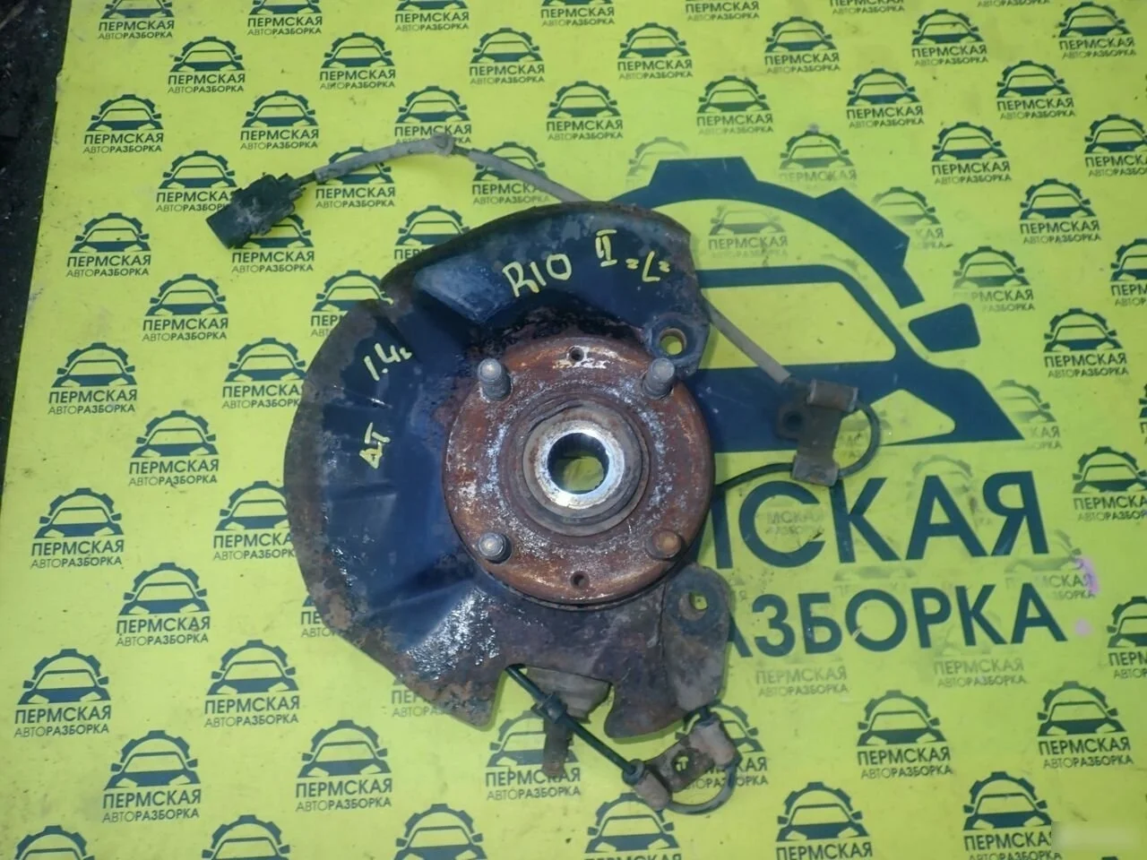 Кулак поворотный передний левый Kia RIO 2005-2011