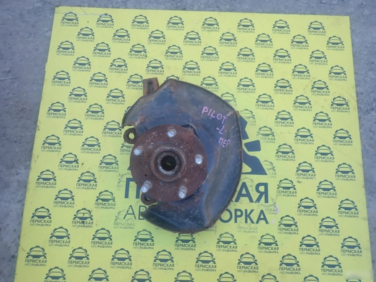 Кулак передний левый Honda Pilot 2008-2015