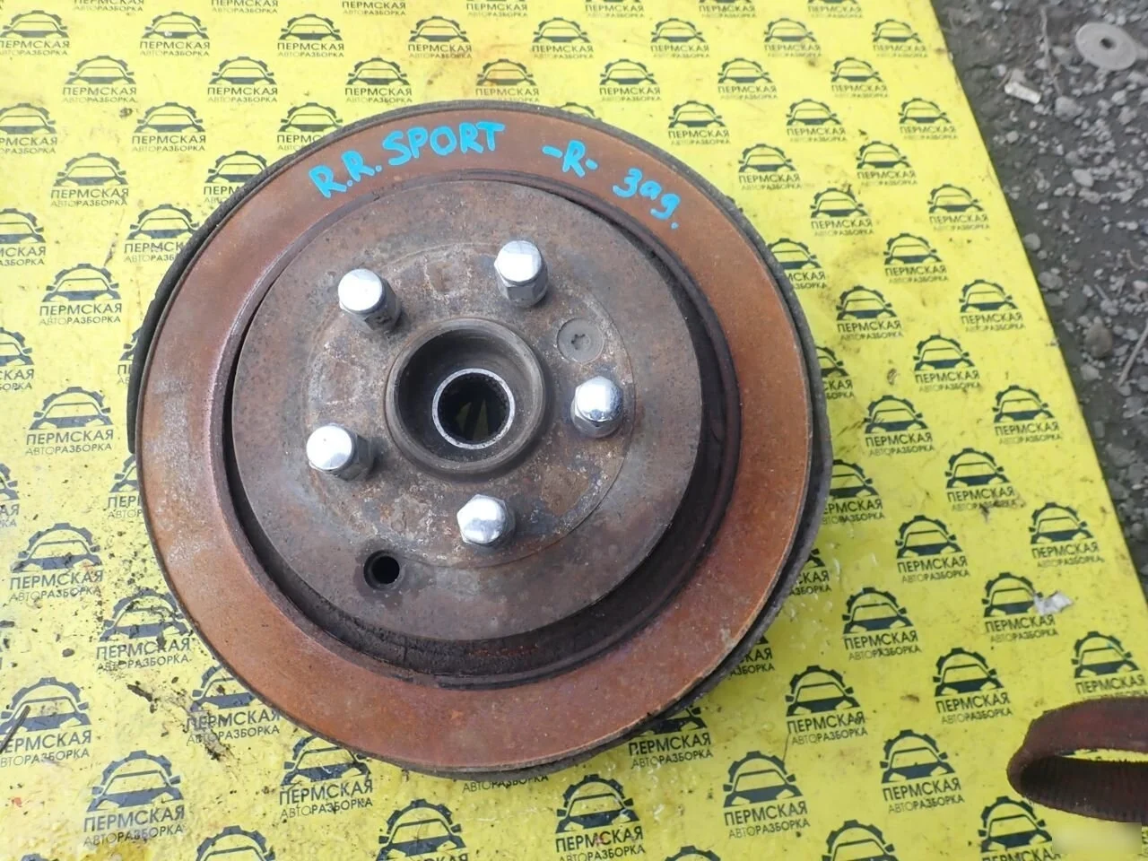 Кулак поворотный задний правый Range Rover Sport 1