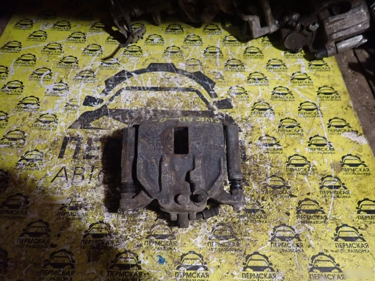 Суппорт тормозной передний правый Honda Civic 5D