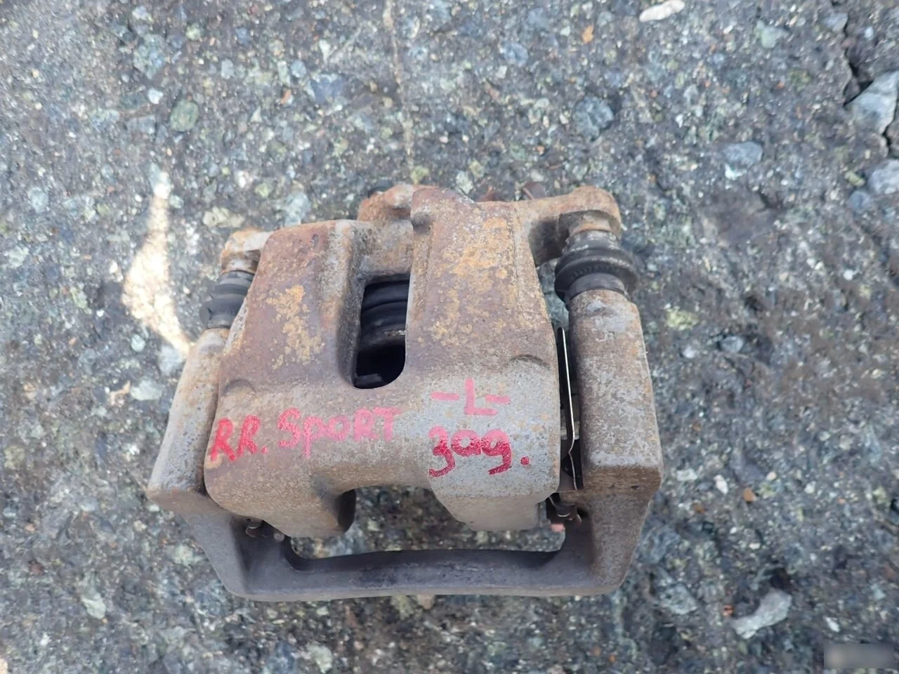 Суппорт тормозной задний левый Range Rover Sport 1