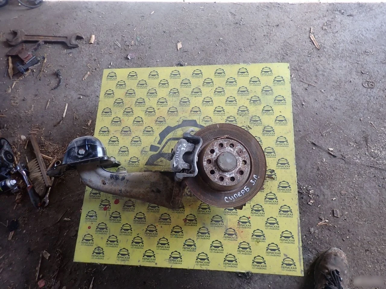 Кулак поворотный задний левый VW Jetta 2006-2011