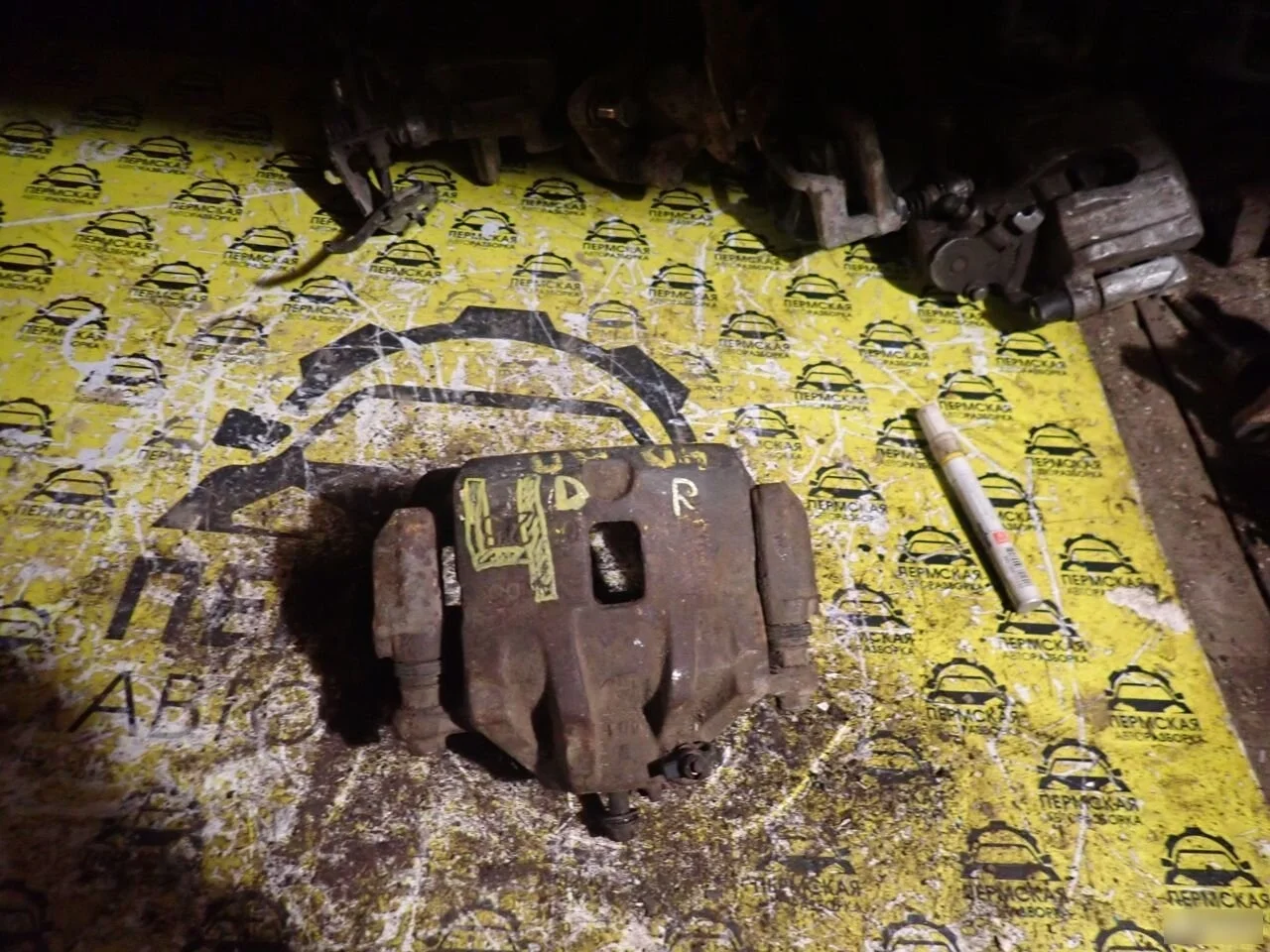 Суппорт тормозной передний правый Honda Civic 4D