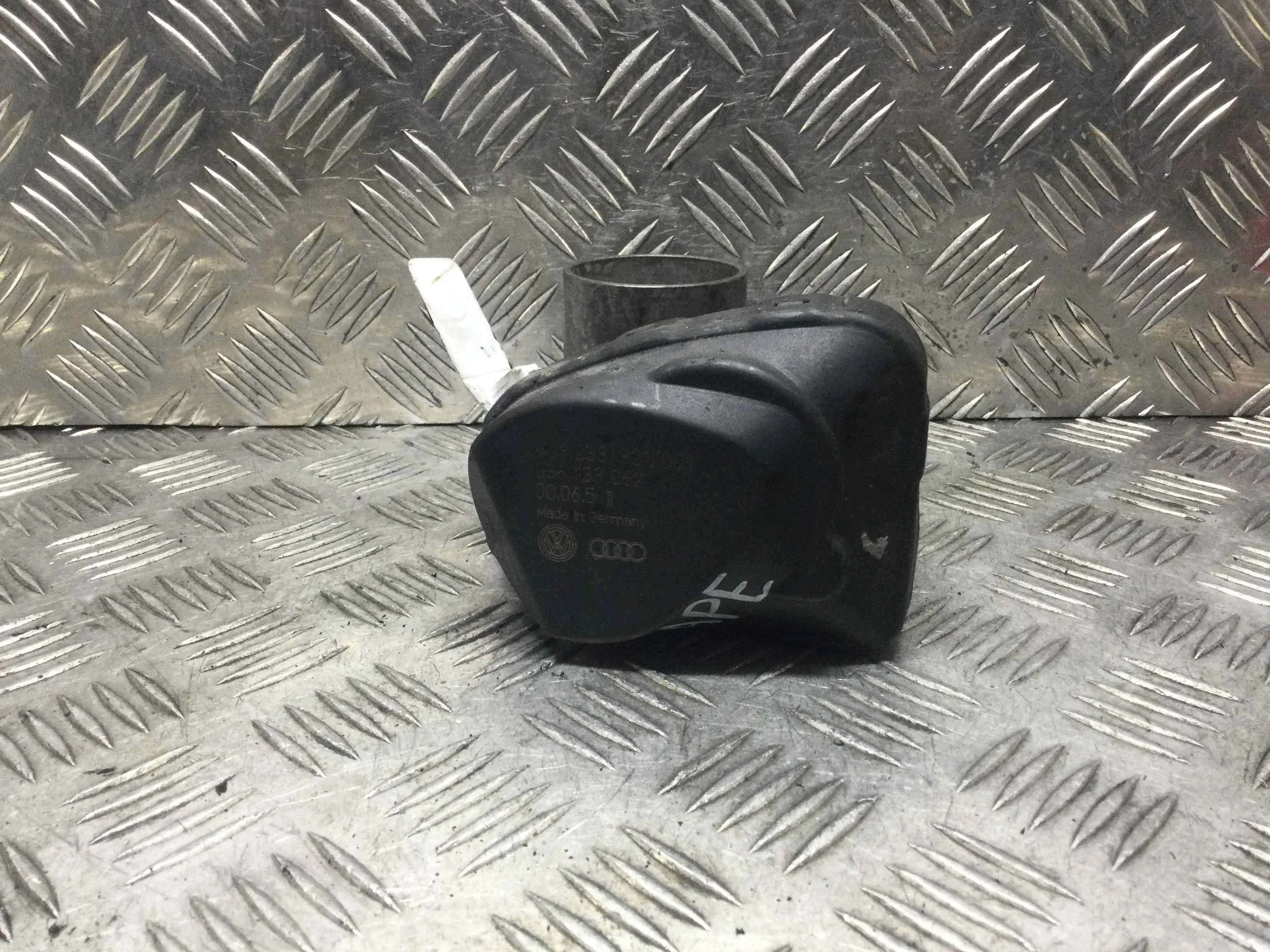 Заслонка дроссельная Volkswagen Golf 4 поколение (1997-2004) бензин 1.4 i Механика Х/б