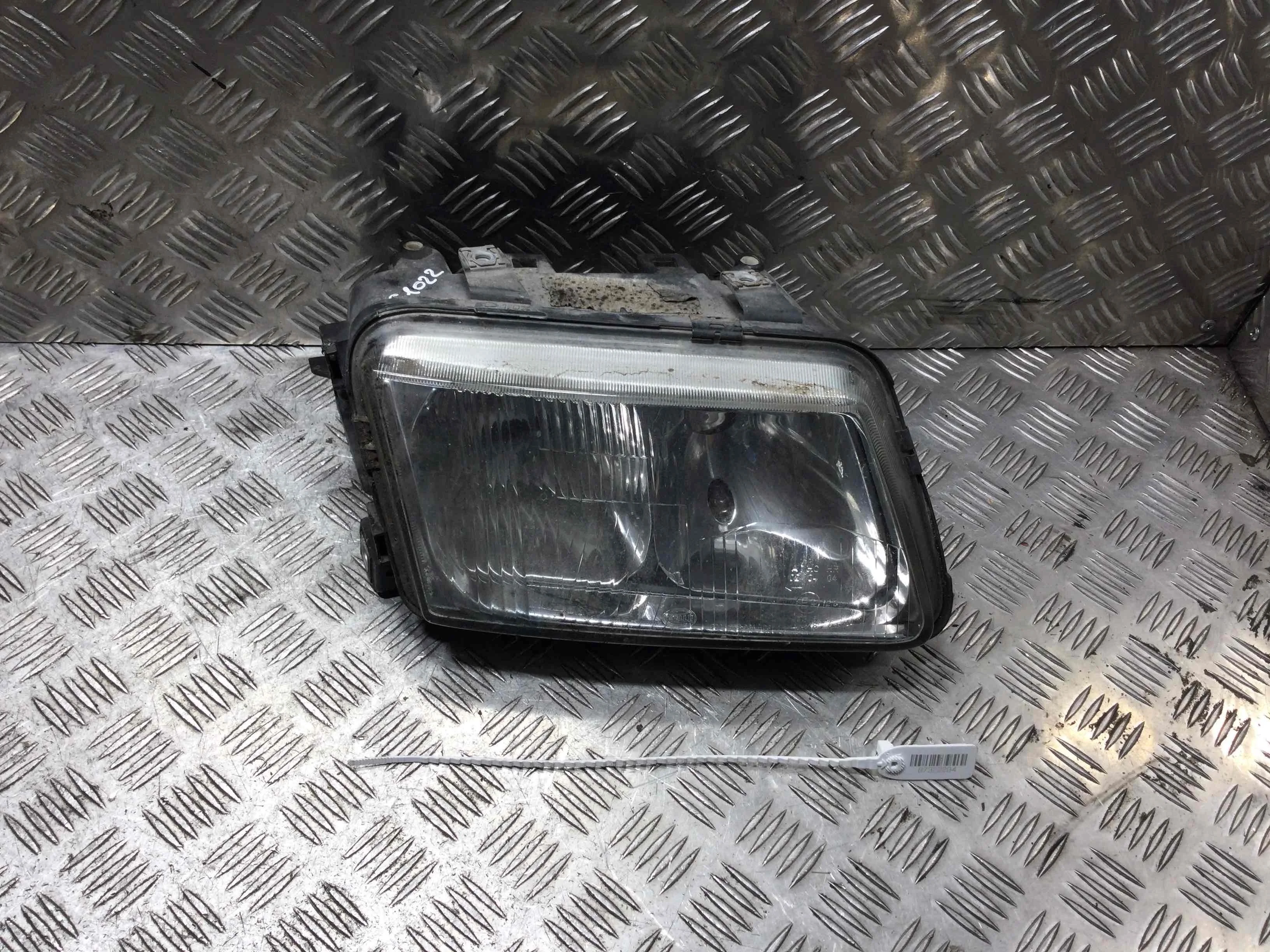 Фара правая Audi A3 8L (1996-2000) бензин 1.8 i Механика Х/б