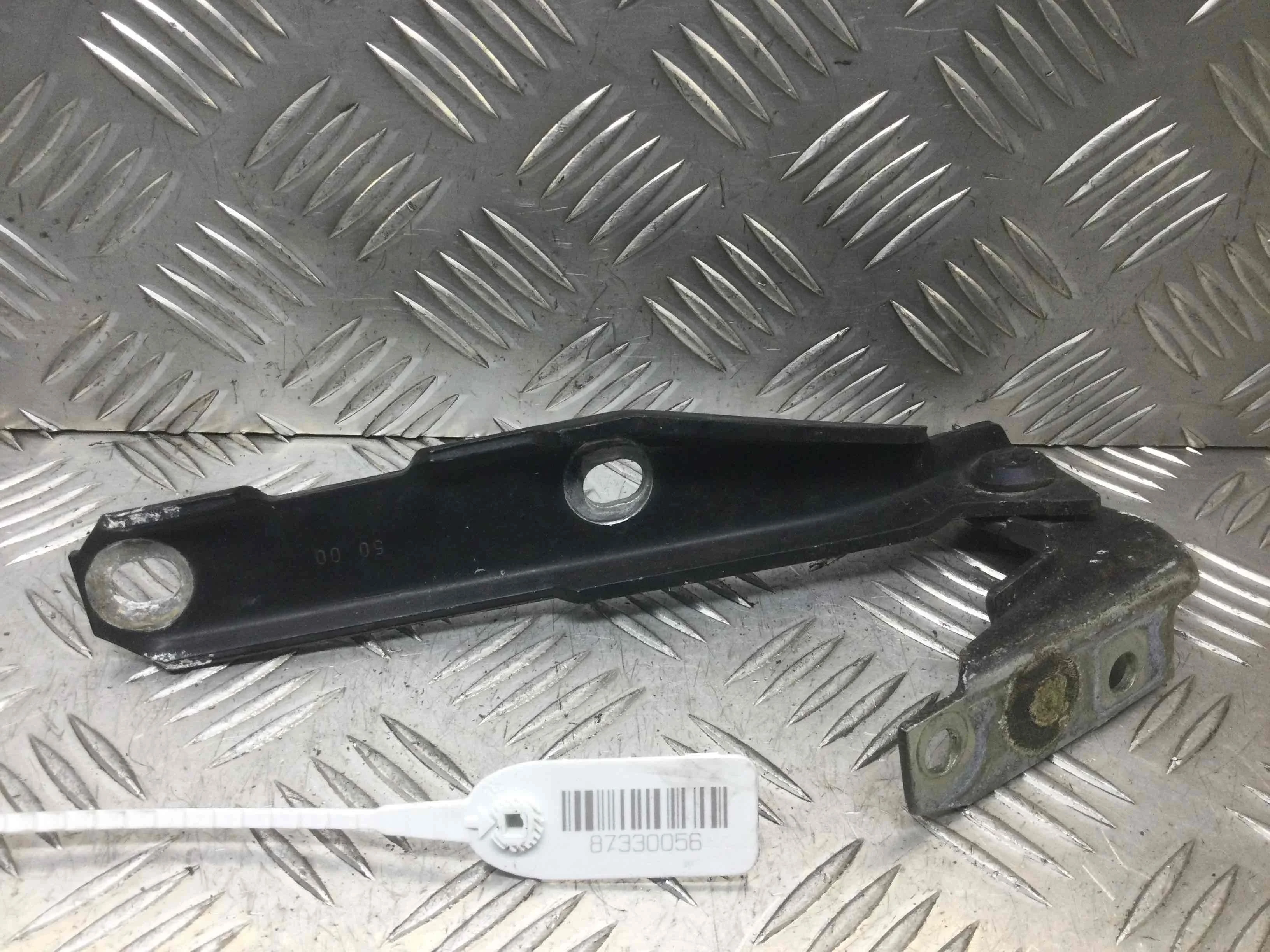 Петля капота правая Audi A6 C5/4B (1997-2004) дизель 2.5 TDI Автомат Седан