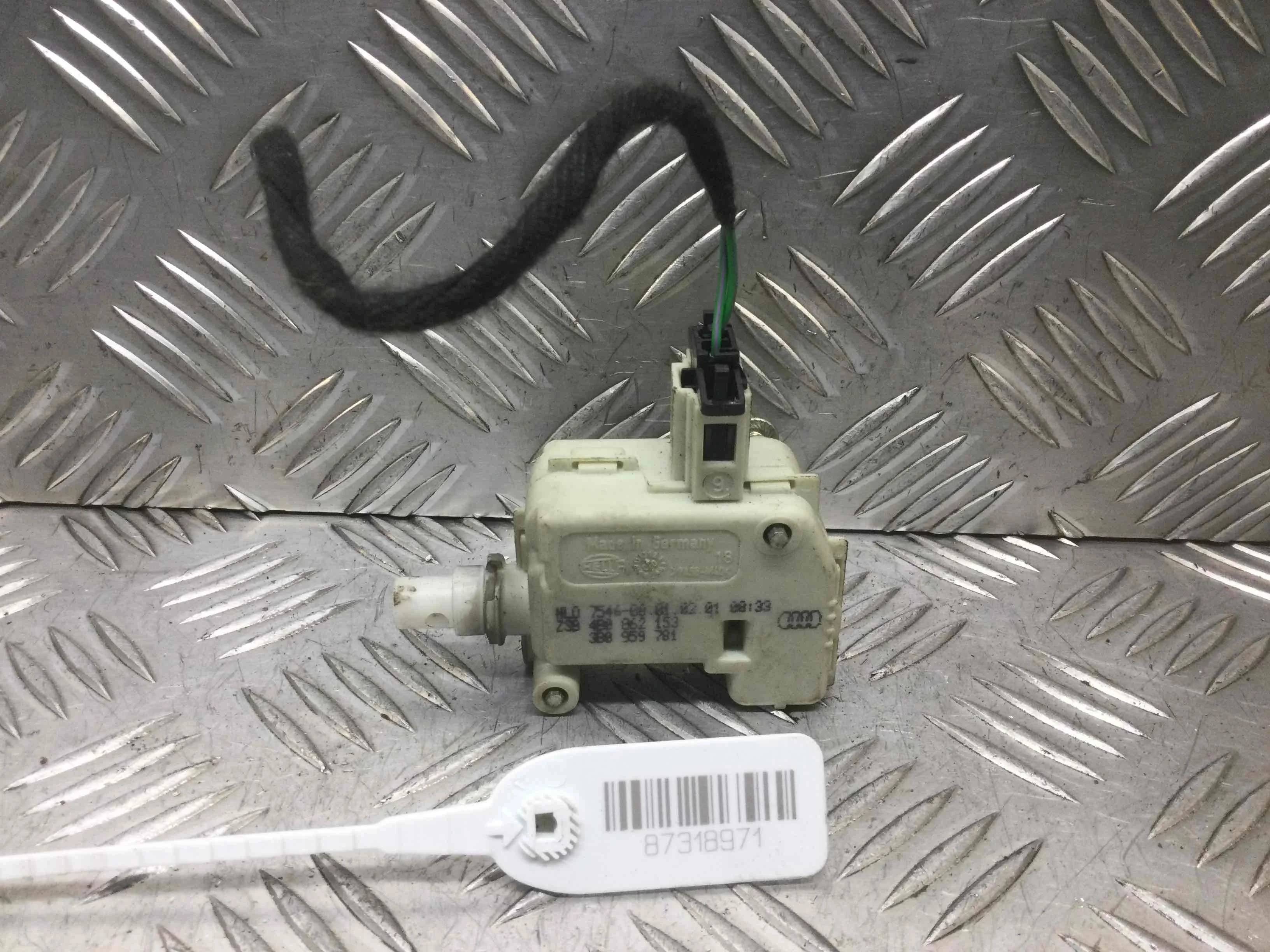 Активатор замка багажника Audi A6 C5/4B (1997-2004) дизель 2.5 TDI Автомат Седан