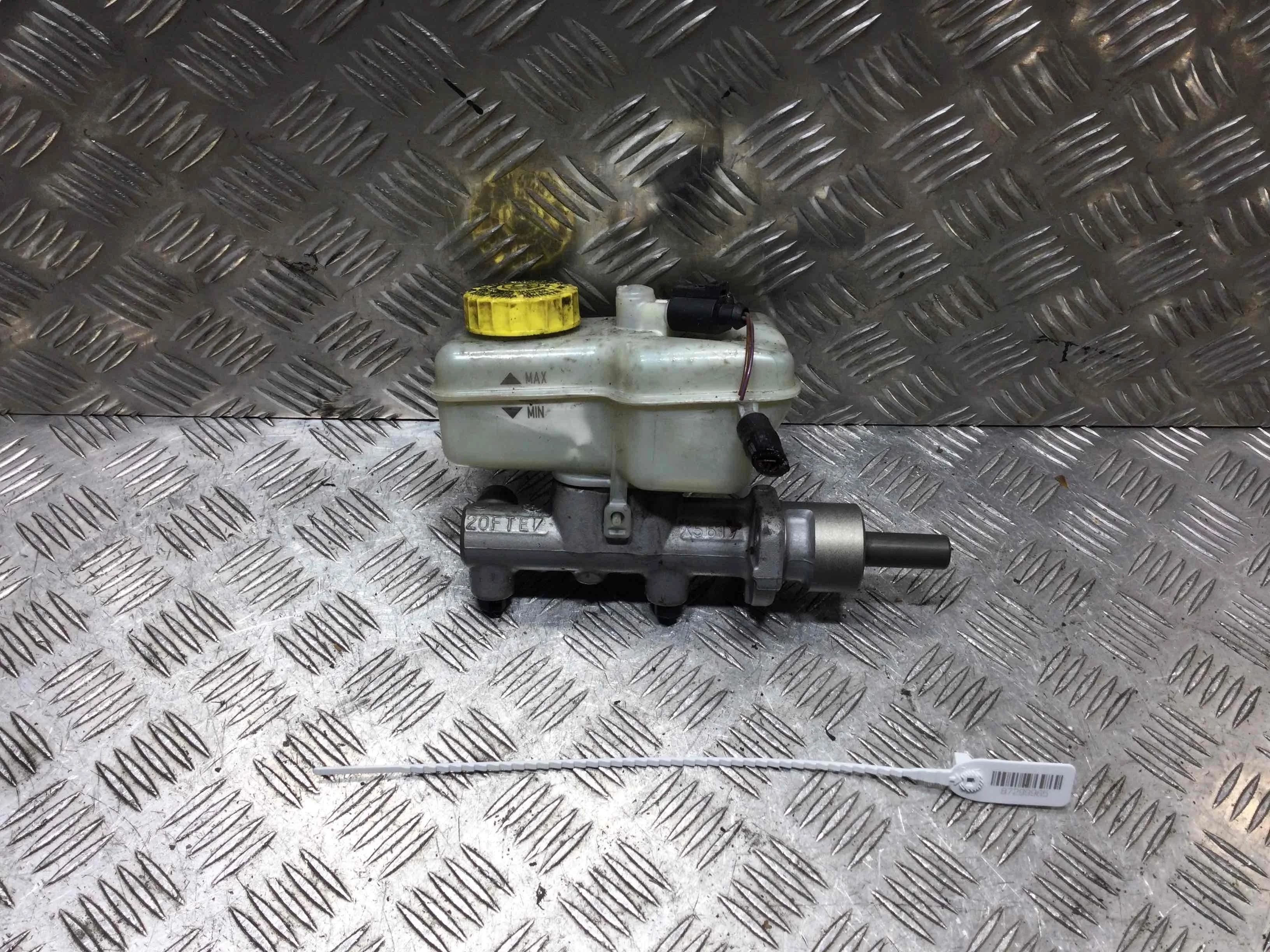 Цилиндр тормозной главный Volkswagen Polo 4 поколение (2001-2005) дизель 1.9 SDi Механика