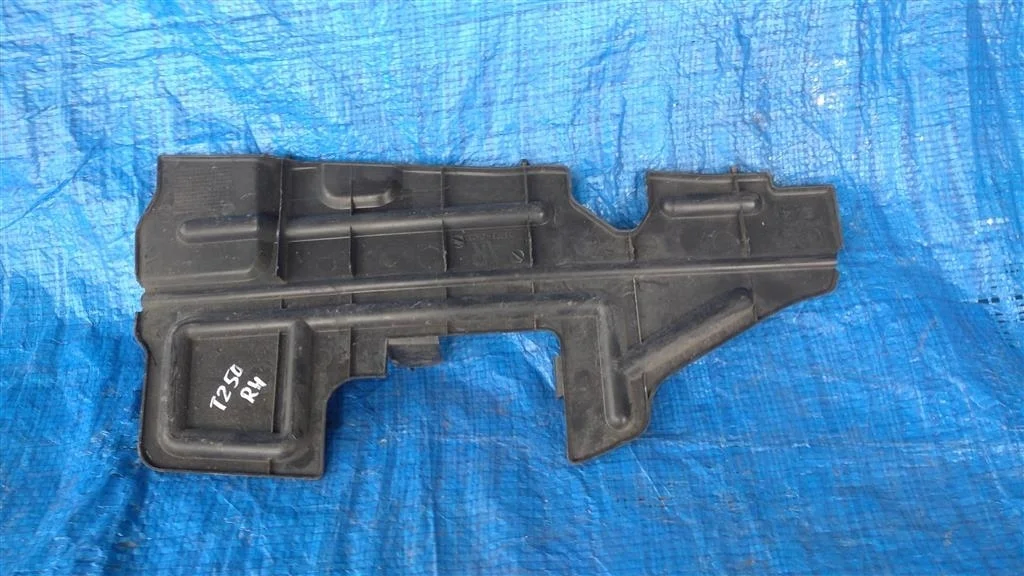 Б.у. дефлектор радиатора TOYOTA AVENSIS AZT251 TOYOTA AVENSIS AZT251