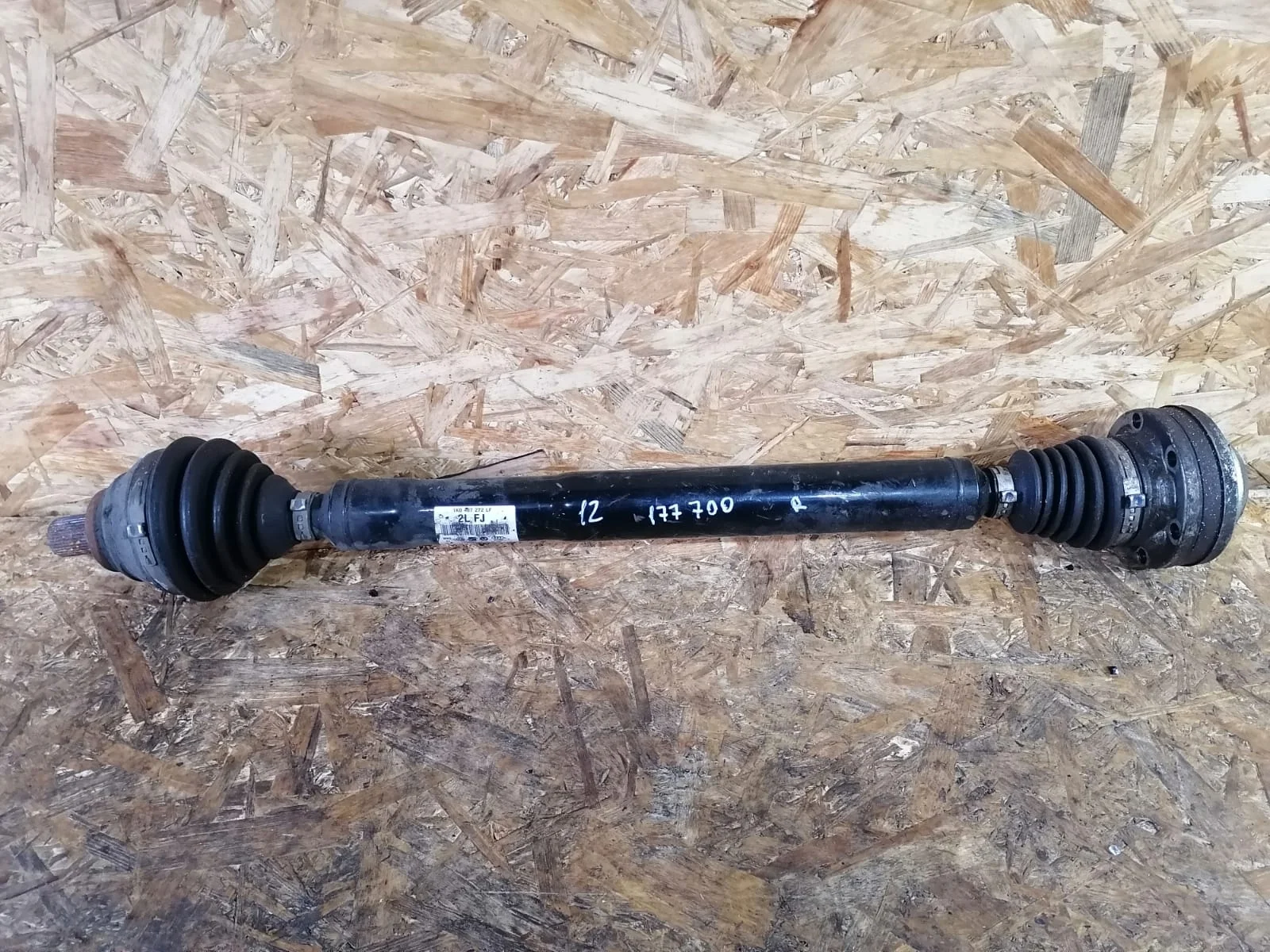 Вал привода со шрусами AUDI A3, SKODA OCTAVIA 1Z, VOLKSWAGEN GOLF 5/5+, JETTA 5, PASSAT B6/B7/CC, CADDY, TOURAN 1,8/2,0 2004- пупурышка правый 85/110 б/у A3(2004-2013);OCTAVIA 1Z(2004-2012);GOLF 5(2004-2009);GOLF 5+(2005-2014);JETTA 5(2005-2009)