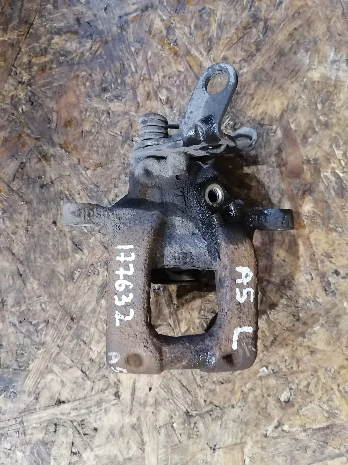 Суппорт тормозной AUDI A3, SKODA OCTAVIA 1Z, VOLKSWAGEN GOLF 5 2004- задний левый отв (272мм) б/у A3(2004-2013);OCTAVIA 1Z(2004-2012);GOLF 5(2004-2009);GOLF 5+(2005-2014);JETTA 5(2005-2009)