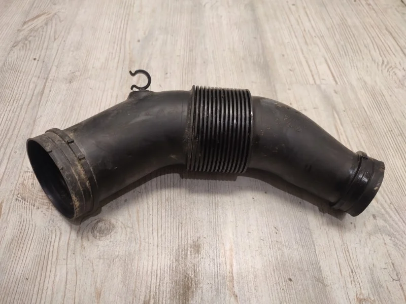 Патрубок воздушного фильтра VW Touareg 2 2010-2018 7P