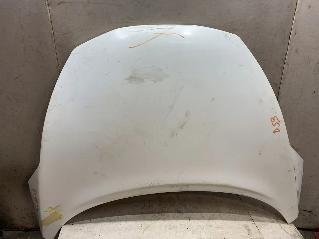 Капот Nissan Juke F15 с дефектом Жук Ф15