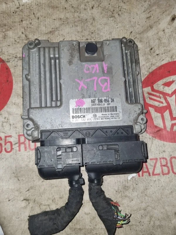 Блок управления двс Audi A3 2004 8P1