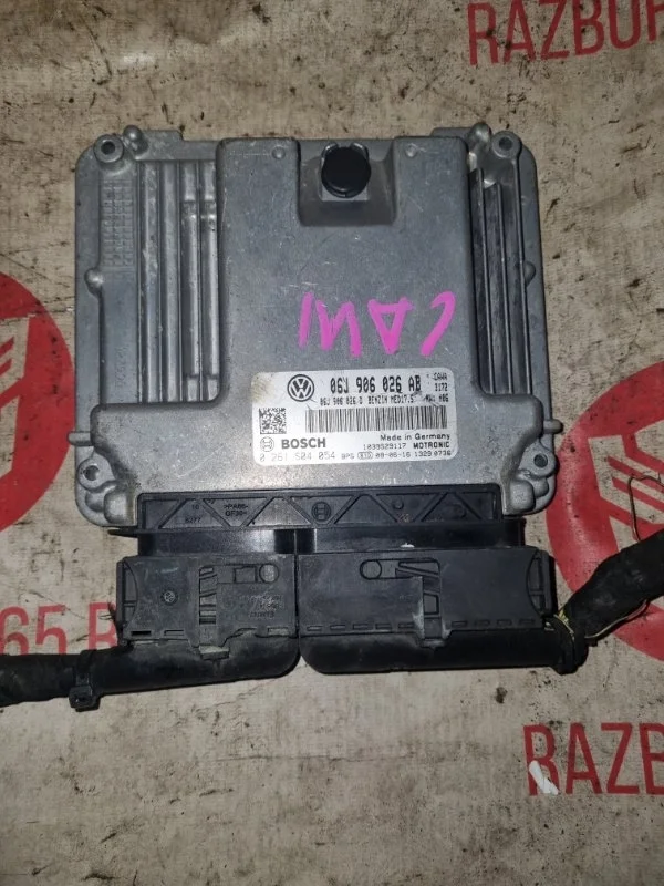 Блок управления двс Volkswagen Tiguan 2010 5N1